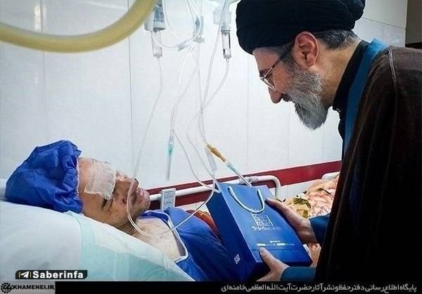 ایران نیوز: 🔴 عکس قدیمی مربوط به عیادت رهبر معظم انقلاب آیتالله سید مجتبی خامنهای از جانبازان انفجار پیجرهای لبنان@IRanNews
