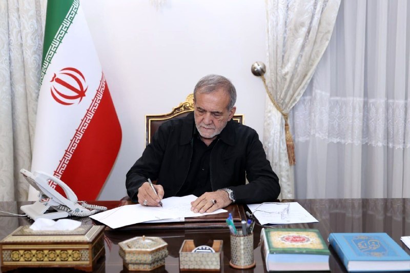 🇮🇷پایگاه اطلاعرسانی دولت ـ پاد: 🔺رئیسجمهور پزشکیان در پیامی درگذشت پدر بزرگوار شهیدان والامقام اسفندیاری را تسلیت گفت🔹رئیسجمهور پزشکیان در پیامی در گذ