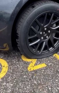 В Канаде устроили крупнейшую в истории атаку на салон TeslaПротивники Маска повр