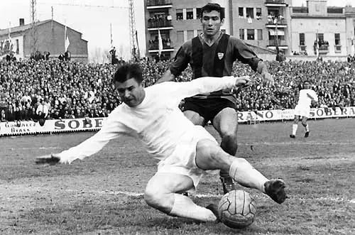 رئال مادرید | Real Madrid: 📎 بزرگ‌ترین برد رئال مادرید مقابل رئال بتیس در لالیگا 🔙📅 برد 7-1، فصل 1960/61 🄸 @RealMadridFans