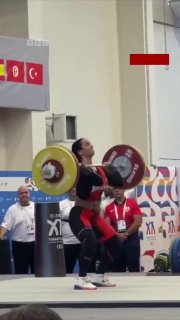 נפילה פתאומית של מרים המשקולות המצרי במשחקי הים התיכון. מרים המשקולות המצרית נורה אסאם הלמי איבדה את הכרתה…