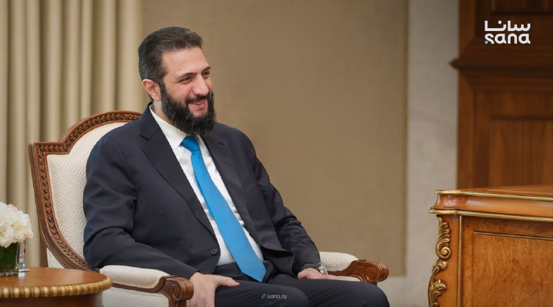הנשיא אחמד אל-שרעא מקבל בארמון העם בדמשק, את שר האנרגיה והמשאבים הטבעיים של טורקיה, אלפ ארסלן באירקטאר, והמ…