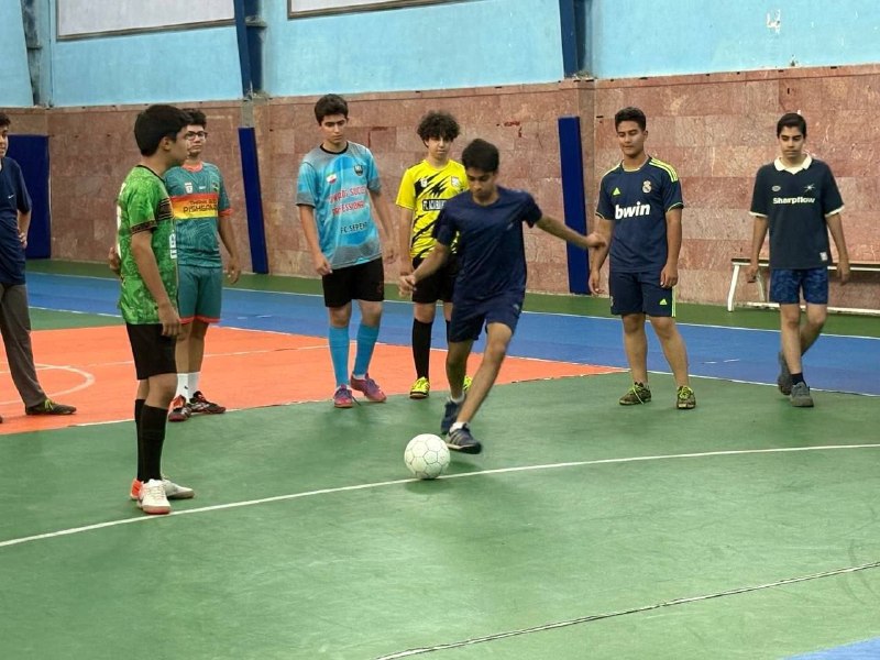 دبيرستان پسرانه مفتاح دوره دوم: ✅ قرعه کشی مسابقات لیگ فوتسال ⚽️ زمان برگزاری: پنجشنبه ۲۹ مرداد | ساعت ۱۱ تا ۱۴ 👥 پایهها: دهم، یازدهم و دوازدهم 📍 محل ب