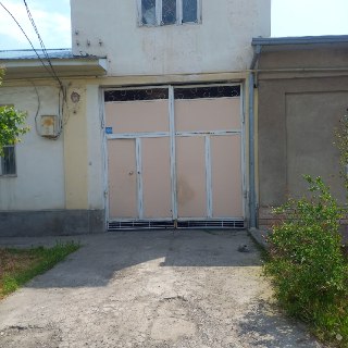 Hovli sotiladi yashbobotda