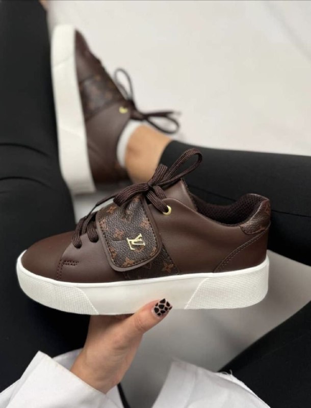 چند شنبه بازار: کتونی ال وی جدید بسیار شیک خوشپا راحتتولید باغسپهسالار کیفیت بسیار عالی قیمت ۱۹۹۰ تومان سایز ۳۷تا۴۰کتونی ال وی جدید بسیا