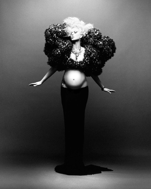 Сюрприз ✌🏻❤️‍🔥Даже не знаю что шокирует больше: то что Вика беременна, то ли беременная фотосессия в моем профиле Снимала любимая сердцу и моя первая команда: Камилла Ханапова, Глаша Шурьянова, Вика СалаватСюрприз ✌🏻❤️‍🔥Даже не знаю что шокирует больше: то что Вика беременна, то ли беременная фотосессия в моем профиле Снимала любимая сердцу и моя первая команда: Камилла Ханапова, Глаша Шурьянова, Вика Салават