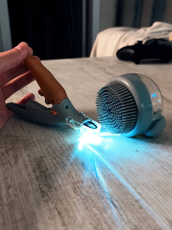 Когтерезка новая / ножницы кусачки для стрижки когтей домашним животным для кошек / собак с подсветк — фото 1