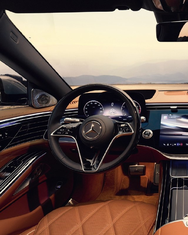 Обновлённый Maybach S-Class стал ещё более люксовым — теперь у него подсвечивается буквально всё: от 5