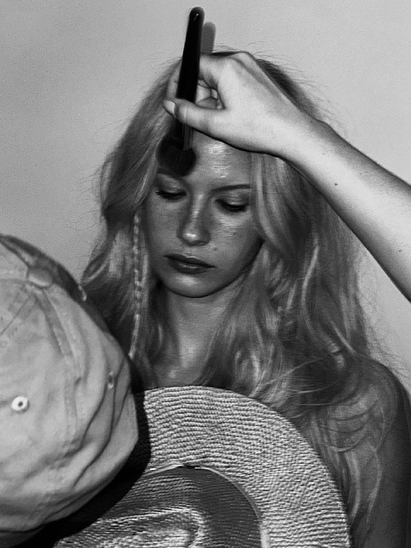 Сняли новую коллекцию шляп и кепок бренда COCOSHNICKКрасивые, небрежные локоны и пара тонких кос для максимально летнего образа 💔Сняли новую коллекцию шляп и кепок бренда COCOSHNICKКрасивые, небрежные локоны и пара тонких кос для максимально летнего образа 💔