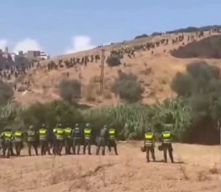 חדש: שלטונות מרוקו יירטו בשבת עשרות מהגרים שביקשו לחצות לשטח ספרד סאוטה.