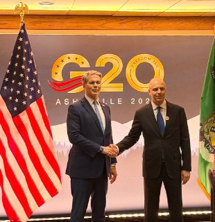 Глава Минфина РФ впервые с начала войны посетил саммит G20. Он обсудил с американским министром план Трампа по УкраинеМинистр финансов России Антон Силуанов посетил саммит «Большой двадцатки» в американском Эшвилле и провел отдельную встречу с главой Минфи
