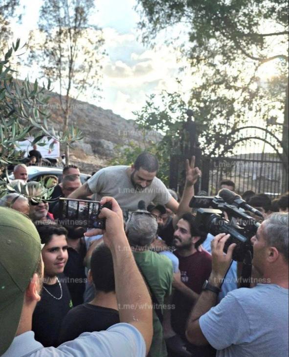 ️🇱🇧🇮🇱 תמונות מהעיירה חרוף בברכה את האסיר המשוחרר חוסיין עיאש.