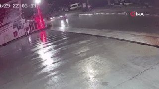 בהאטאי נפגעו 2 מכוניות ואופנוע אחד והנהגים נפצעו קל בתאונת השרשרת שהתרחשה כתוצאה מבלימת הרכב תוך כדי ניסיון…