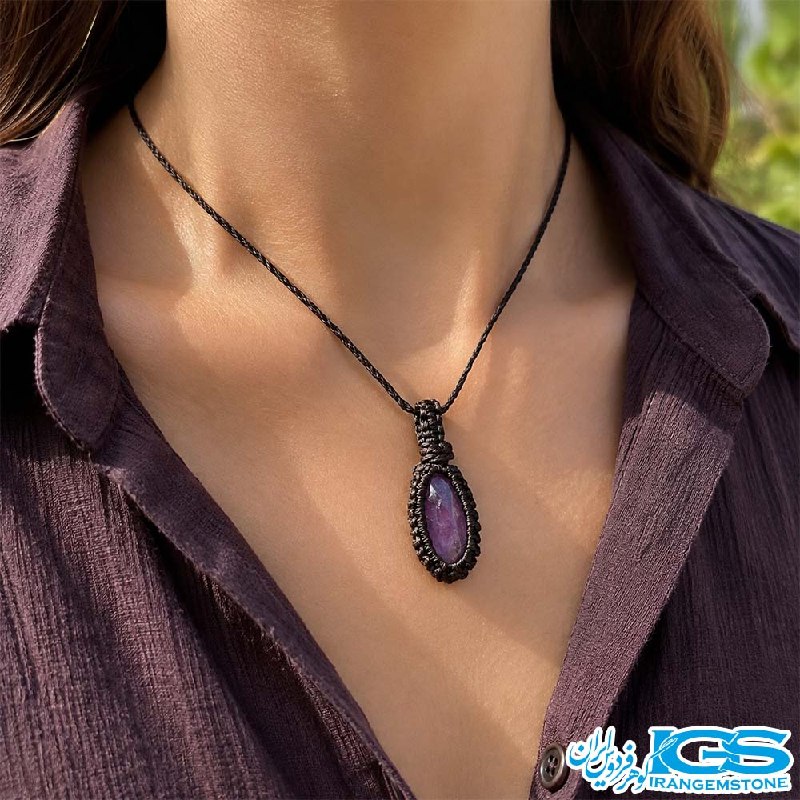 گوهر فردوس ایران: گردنبند آمیتیست 💜🖤✅ تنظیم و تعادل چاکرای تاج و ریشه✅ آمیتیست: آرامشبخش، ضد اضطراب، تقویت تمرکز و شهود✅ مناسب برای مدیتی