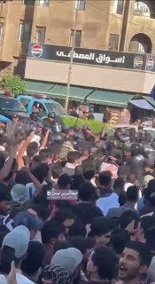 סצינות של מכות על מפגינים בעלי מקצועות רפואיים