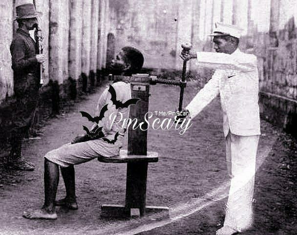 ترسناک | Scary: Garrote Execution وسیله ای است که برای اعدام با خفه کردن طراحی شده است. اغلب در هند استفاده می شد.فرد را روی صندلی می نش