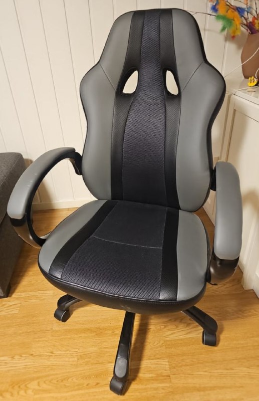 Продам игровое кресло в отличном состоянии Jysk Aggestrup. Очень удобен как компьютерный стул. Из ос — фото 1