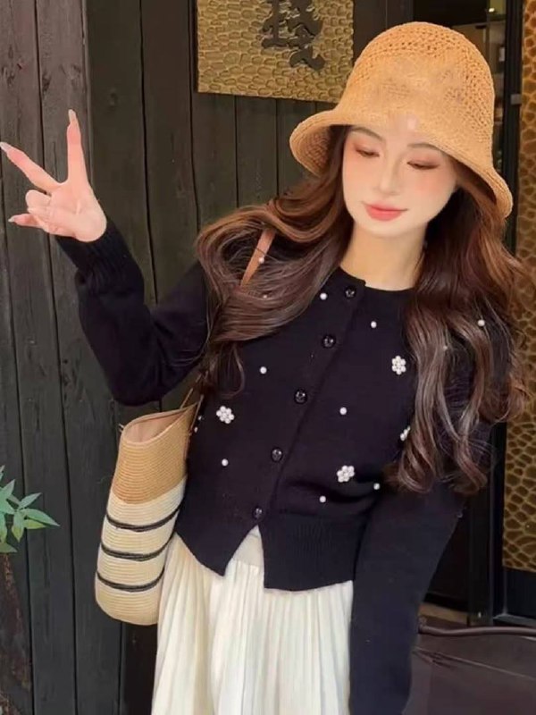 پخش عمده پوشاک زنانه ورژن (قشم): بافت فانتزی طرح گل (کیفیت عالی) 😍۸رنگ بندیفری سایزمناسب ۳۶تا۴۴@ebrahim_amanat@Alitaryan علی تریان“”””””””””””””””””07635