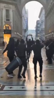 כשיצאתי להפגין וחזרתי עם קינוח: בוזזים באיטליה גנבו ארגז גלידה במהלך הפגנות.