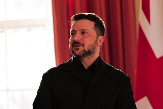 Зеленский потребовал от Лукашенко убрать с границы ретрансляторы, с помощью которых РФ корректирует ударыВ двух областях Беларуси, граничащих с Украиной, установлены ретрансляторы, с помощью которых Россия корректирует свои удары, сказал украинский президе
