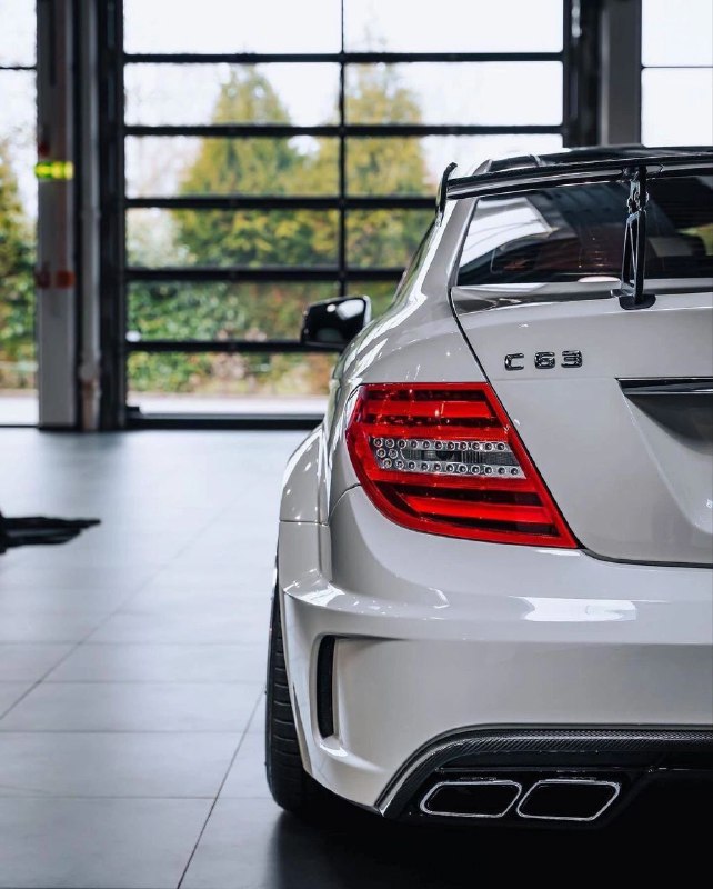 Mercedes C63 Black Series 9