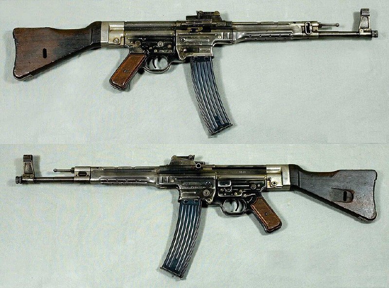 جهان قدیم: تفنگ نیمه اتوماتیک انفرادی STG44 یا ( اشتورم گر44)ساخته شده توسط وزارت دفاع آلمان نازی در سال 1942 میلادیروس ها بعدا با