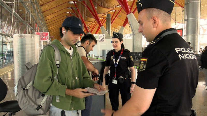 ספרד מטילה ביקורת גבולות על מטיילים איטלקים על רקע סכסוך מהגרים