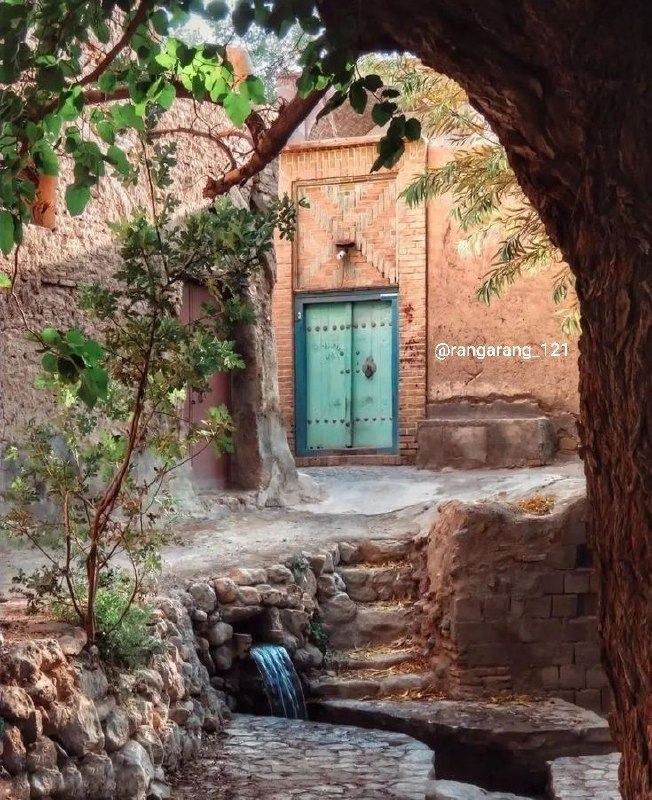 #شعروادب: .ای دوست دوا فرست بیماران راروزی ده جن و انس و هم یاران راما تشنه لبانِ وادیِ حرمانیمبر کشتِ امیدِ ما بده باران را ابوسع