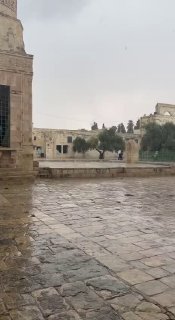 أمطار صيفية تهطل على ساحات المسجد الأقصى