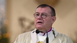 Глава российских католиков архиепископ Павел Пецци подал в отставку из-за проблем со здоровьем. Прошение принял лично папа римский Лев XIV.65-летний священнослужитель поделился с главой католического духовенства новостями о плохом самочувствии. Говорит, не