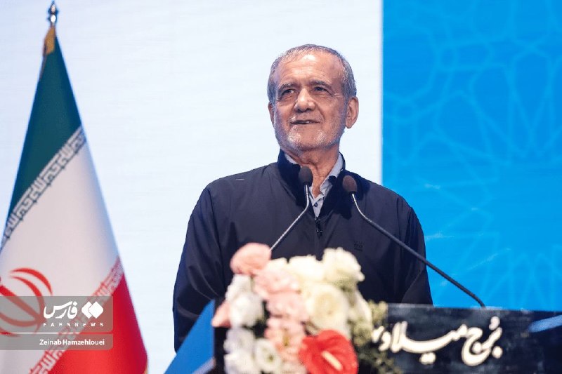 خبرگزاری فارس ✔: 📷 مراسم گرامیداشت روز پزشک در برج میلاد، با حضور رئیسجمهور و وزیر بهداشت عکس: زینب حمزهلویی@Farsna