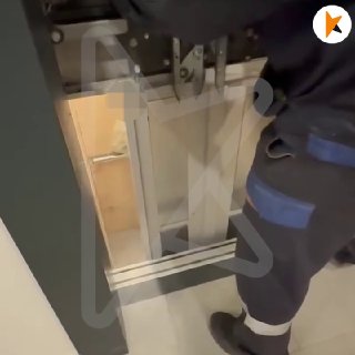В каких автосалонах Москвы доверчивым покупателям сливают угнанные машины под видом новых? На каких перекрёстках не пропускают даже Росгвардию? В каком районе остались квартиры сбежавшего из России Тимура Бекмамбетова?Всю инфу о жизни столичного региона из