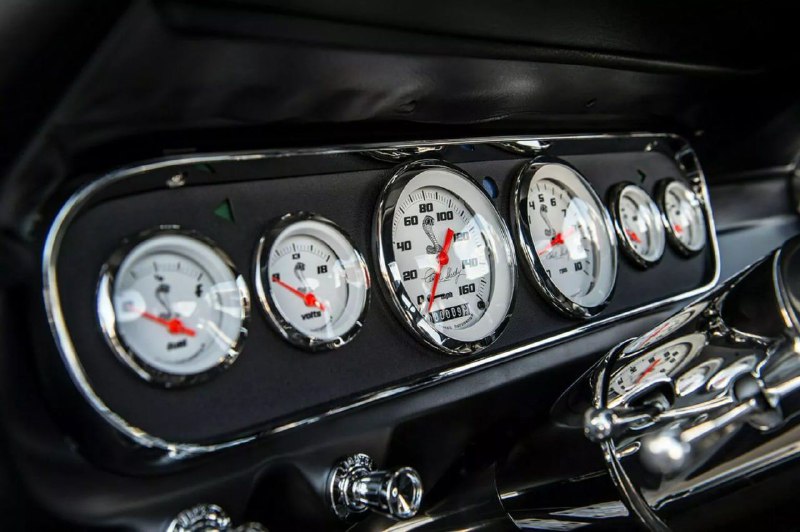 Американское ателье превратило винтажный Ford Mustang в 700-сильный рестомод GT350TR. 9