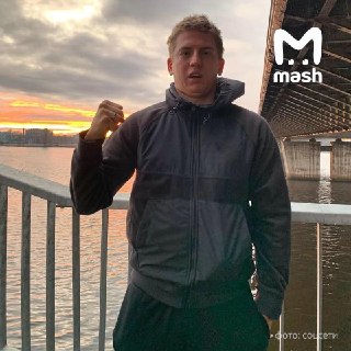 Алексей Щербаков отказался от посредников в организации концертов. Комик боится, что его подставят + хочет хоть как-то зарабатывать со своего тура по небольшим городам России. Благодаря работе без агентств он получает около 1,8 миллиона рублей за выступлен