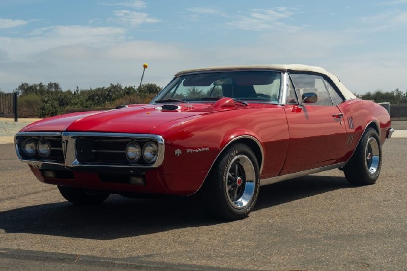 Кабриолет Pontiac Firebird 1967 года - настоящая находка для ценителей классичес