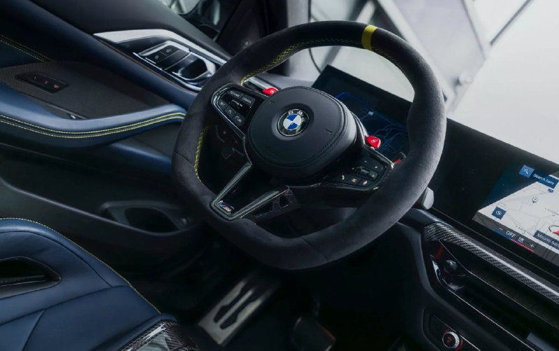 BMW выпустила эксклюзивную M4 в честь Росси 5