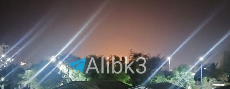 קול הפיצוץ בעיר אהוואז היה סמוך לשדה התעופה, ועדיין לא ידוע בוודאות היעד המיועד, אך אש עולה מאזור שנמצא בסמ…