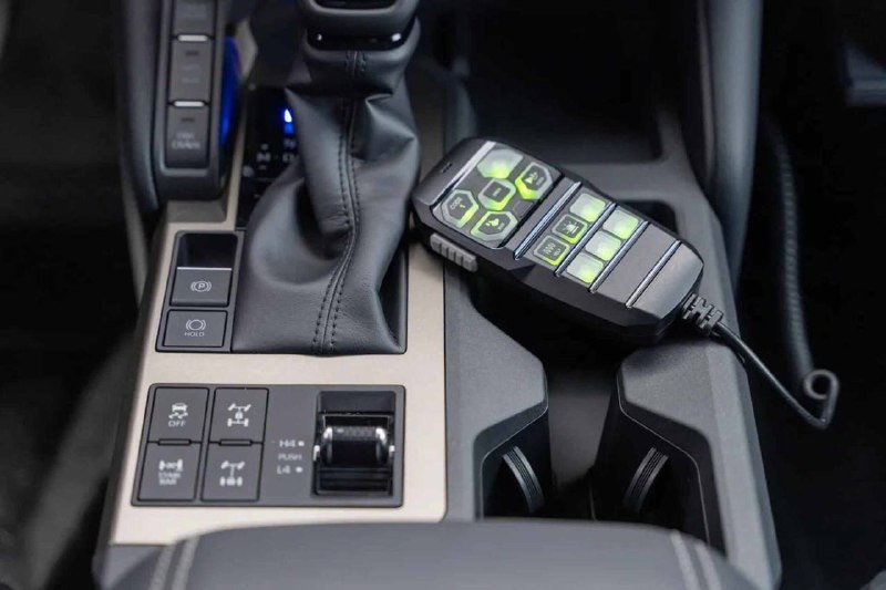Toyota Land Cruiser превратился в пуленепробиваемую крепость, которую не смогут разрушить даже грана 5