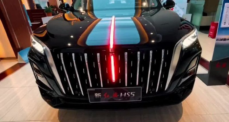 Hongqi HS5 получил «черную» версию и пересмотренные комплектации 4
