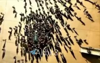 ההמונים העיראקים האבלים מתאספים לעבר ארונו של האדון שנהרג בנג'ף אל-אשרף