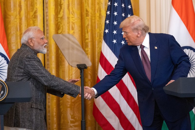 Премьер Индии провел телефонный разговор с президентом США