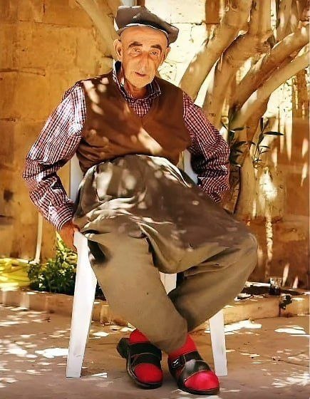 Top Persian ✅: سیرکیس کاپلان معروف به «باهه»، سال ۱۹۲۸ در نزدیکی ماردین به دنیا آمد. پس از مرگ پدرش، مادرش که توان نگهداری از او را ندا