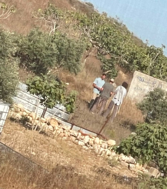 מתנחלים מסתערים על אדמות סביב הכפר טל, מדרום-מערב לשכם.