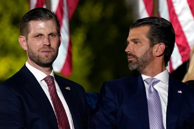 اخبار خبر جنگ ایران اسرائیل: 💢🇺🇸🇨🇳 طبق گزارش رويترز، شرکت وورلد لیبرتی فینانشال که از سوی ترامپ حمایت می‌شود، با وورلدکلاو، یک پلتفرم هوش مصنوعی مستق