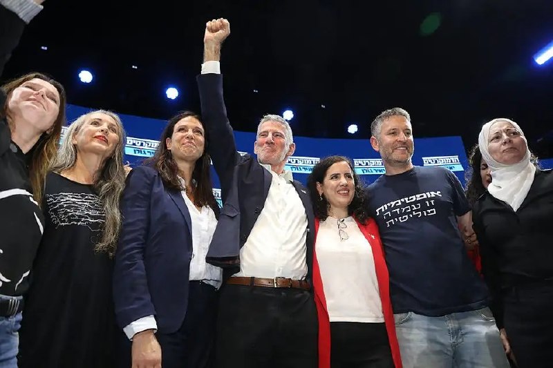 הישראלים אוהבים פריימריז, אבל תפקיד המלהק שמור לאדם אחר עמית סגל >> bit.ly/4bFofOD