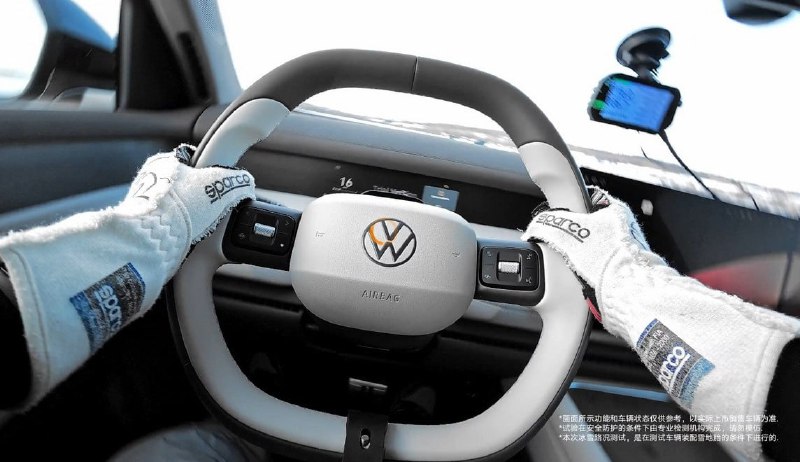 Volkswagen показал интерьер большого гибридного флагмана 3