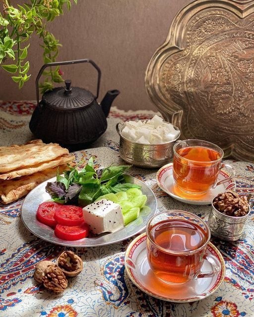 " متن های زیبا ": برخیز و سلامی کن و لبخند بزن که این صبح نشانیزغم و غصه ندارد لبخند خدا در نفس صبح عیان استبگذار خدا دست به قلبت بگذاردسل