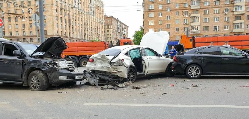 Верховный суд РФ пояснил, когда водитель может покинуть место ДТП.