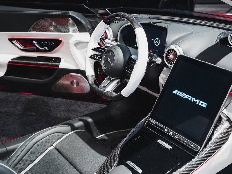 Mercedes начал продавать автомобили без лобового стекла — и один такой уже появился в России за ₽200 4