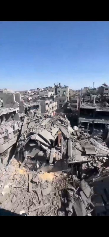 בית נהרס בהרחבה בהפצצות של חיל האוויר של הכיבוש ונזק לבתים שכנים במחנה נוסייראת שבמרכז רצועת עזה.